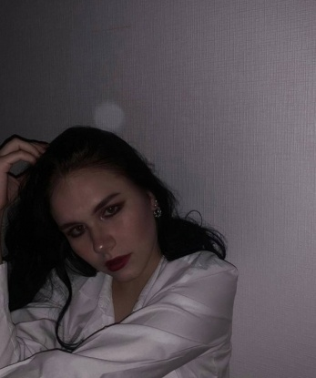 Со мной вы переживете нежность и страсть, сливаясь в одно незабываемое путешествие сексуальных наслаждений. Мои услуги разнообразны: французский без, классика, ролевые игры и многое другое. Фотографии в моем портфолио подтверждают мою красоту и привлекательность. А отзывы моих предыдущих клиентов говорят о моей непревзойденной мастерстве. Жду встречи с вами, чтобы погрузиться в мир наслаждений и превратить ваши фантазии в реальность. Со мной вы будете чувствовать себя уютно и желанным. Позвольте себе испытать неземные ощущения в Москве, в объятиях страсти и соблазна. Злата